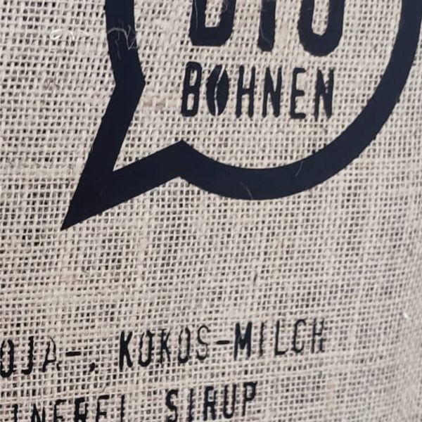Logo auf Tasche in Nauaufnahme